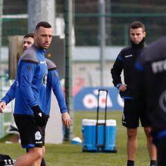 Seedorf deja fuera de su primera lista a Guilherme y Gil