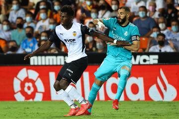 Karim Benzema y Yunus Musah.