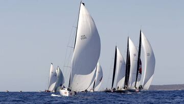 Vista general de primera jornada de la 38 edici&oacute;n de la Copa del Rey Mapfre de Vela en aguas de la bah&iacute;a de Palma.