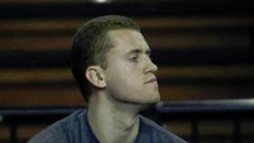 <b>ESPECTADOR. </b>Popovic, viendo perder al Cajasol el pasado martes.