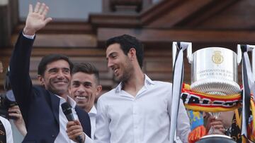 Celebración por la Copa del Valencia, con Parejo