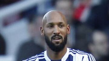 Nicolas Anelka, realizando el pol&eacute;mico gesto por el que fue sancionado.