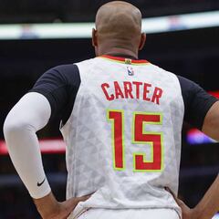 Vince Carter, el primero en jugar en cuatro décadas diferentes