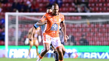 during the 4th round match between Queretaro and Pachucaas part of the Liga BBVA MX, Torneo Clausura 2025 at La Corregidora Stadium, on January 29, 2025 in Santiago de Queretaro, Mexico.
