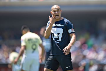 El capitán Verón se ganó el corazón de los universitarios por su entrega en la cancha, jugando 14 años con los auriazules ganando 4 títulos de liga y un campeón de campeones.