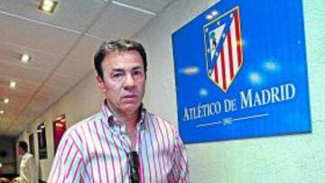 <b>FIRME. </b>Abel antes de dar una rueda de prensa en el Calderón. El técnico quiere seguir como rojiblanco.