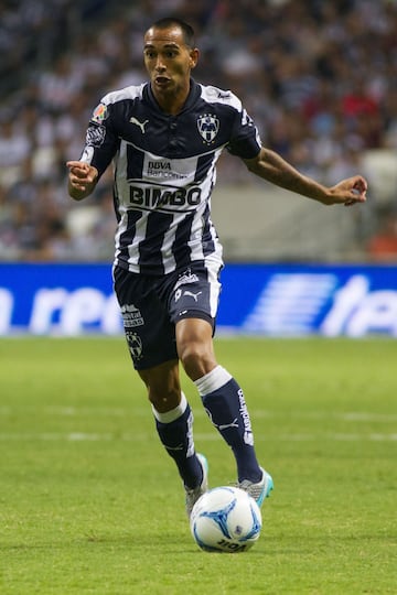 Después de iniciar su carrera en la Liga MX con diversos equipos, para el 2009 rechazó ir al Tricolor y decidió representar a Estados Unidos.