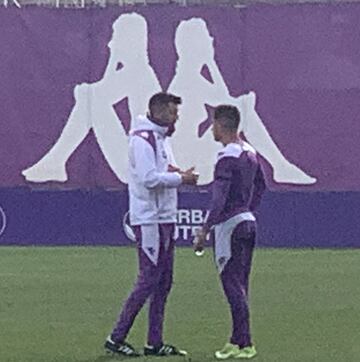 Pezzolano, entrenador del Real Valladolid, con Lucas Rosa.