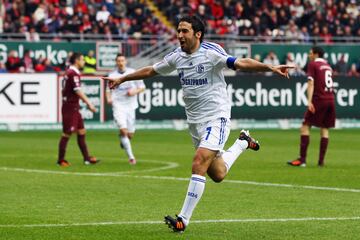 After 16 seasons with Real Madrid, Raúl arrived at Schalke 04 in 2010 and spent two campaigns with the Bundesliga side.