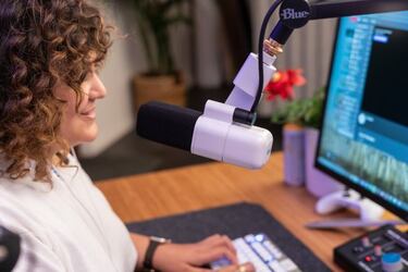 Logitech y su nueva colección dirigida al creador de contenido: micro, iluminación, earbuds...