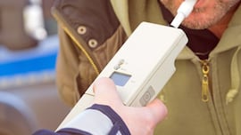 ‘Revienta’ el alcoholímetro en un control: los agentes no podían creerse la cifra que veían porque es un récord