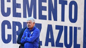 Ricardo Ferretti en su debut con Cruz Azul.