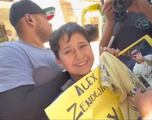 Niño llora al conseguir el autógrafo de Alejandro Zendejas