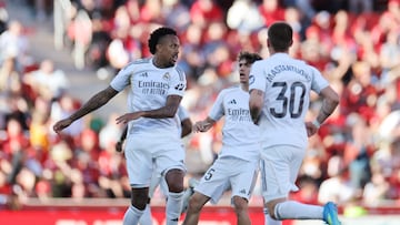 El banquillo del Real Madrid, en fuera de juego