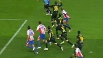 <b>87'. </b>De las Cuevas, habilitado.