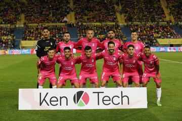 Alineación de Las Palmas contra el Deportivo el 13/10/2020. De izquierda a derecha, arriba: Valles, Kirian, Pekhart, Aythami y Mantovani. Abajo: Srnic, Fabio, Pedri, De la Bella, Álvaro Lemos y Viera.