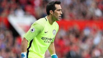 El City deja a Claudio Bravo en el limbo: negocia con Pepe Reina