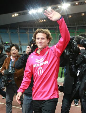 En el 2014, se marchó al Cerezo Osaka dando el salto a la liga japonesa.