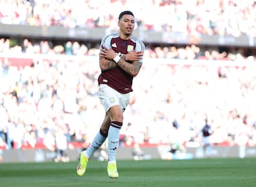 Morgan Rogers, nacido el 26 de julio de 2002 en Halesowen, Inglaterra, es un mediocampista ofensivo que juega en el Aston Villa desde febrero de 2024. Con 22 años, ha demostrado una gran capacidad técnica y versatilidad, pudiendo desempeñarse también como extremo derecho o izquierdo. Su valor de mercado ha alcanzado los 50 millones de euros, reflejando su crecimiento y rendimiento en la Premier League.