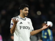 Soccer Football - Premier League - Fulham v Crystal Palace - Craven Cottage, London, Britain - December 7, 2025 Fulham's Raul Jimenez looks dejected after the match Action Images via Reuters/Andrew Boyers EDITORIAL USE ONLY. NO USE WITH UNAUTHORIZED AUDIO, VIDEO, DATA, FIXTURE LISTS, CLUB/LEAGUE LOGOS OR 'LIVE' SERVICES. ONLINE IN-MATCH USE LIMITED TO 120 IMAGES, NO VIDEO EMULATION. NO USE IN BETTING, GAMES OR SINGLE CLUB/LEAGUE/PLAYER PUBLICATIONS. PLEASE CONTACT YOUR ACCOUNT REPRESENTATIVE FOR FURTHER DETAILS..