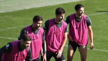 De izquierda a derecha Armando Sadiku, Luis Muñoz, Adrián y Antoñín.