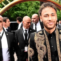 Neymar: "¿Madrid o United? Estoy un poco aburrido ya..."
