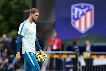 "I gave Oblak his debut to punish my starting goalkeeper"