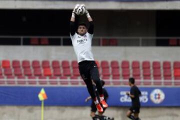 Álvaro Salazar durante el calentamiento en La Serena.