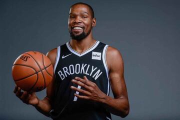 Apenas en julio pasado, Durant firmó un acuerdo con los Nets, por 4 años a cambio de 161 millones de dólares, que junto al concepto de patrocinadores, ha recibido 63,9 millones en el año.