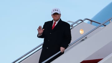 Le gritan a Trump “protector de pedófilos” y responde con una seña obscena