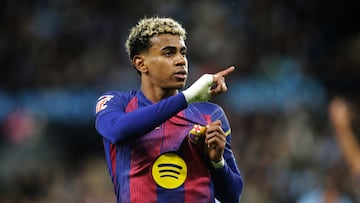 Soccer Football - LaLiga - Celta Vigo v FC Barcelona - Estadio de Balaidos, Vigo, Spain - November 9, 2025 FC Barcelona's Lamine Yamal celebrates scoring their third goal REUTERS/Miguel Vidal