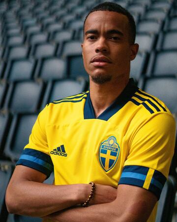 Mainz 05 forward Robin Quaison in Sweden's 2020 kit.