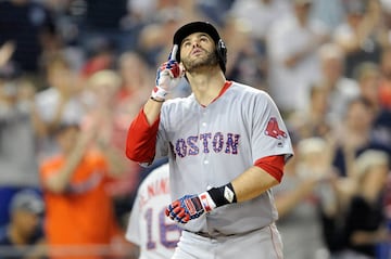 Con promedio arriba de .329 al bat, J.D. Martínez superó en las votaciones a Giancarlo Stanton para convertirse en el bateador designado titular. Con 27 home runs y 74 carreras impulsadas, el de los Red Sox añadirá poder para la Americana.