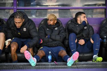 Lamine Yamal, del FC Barcelona, ​​ comienza el partido desde el banquillo.
