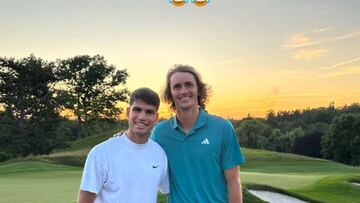 Los tenistas Carlos Alcaraz y Alexander Zverev posan tras su partida de golf antes del Masters 1.000 de Canadá.