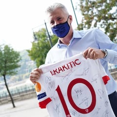 Suker visitó al Sevilla: "Me encanta la vuelta de Rakitic"