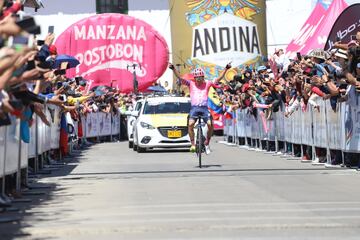 Sergio Higuita se coronó campeón en Tunja, por encima de Egan Bernal y Daniel Felipe Martínez. El corredor del EF usará la camiseta con la bandera de Colombia durante todo el 2020.