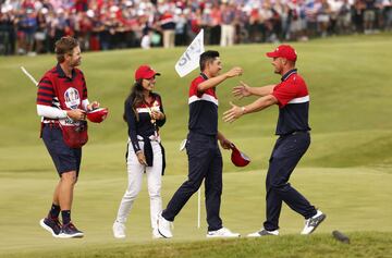 El golf estadounidense brilló en la Ryder Cup de este 2021 después de derrotar por 19-9 a Europa y dejar el mensaje que los nuevos campeones tienen por delante un futuro brillante. El capitán del equipo de Estados Unidos, Steve Stricker, fue el primero en