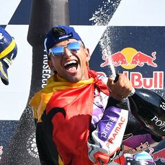 Martín gana, Pedrosa seduce