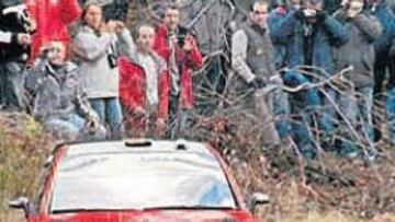 <b>SEGUNDO A TOPE. </b>Dani Sordo llegó a recortarle ayer 17 segundos a Loeb, que tuvo que atacar a fondo en la última parte de la etapa.