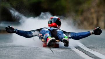 El 'street luge' la modalidad más extrema del monopatín en descenso.