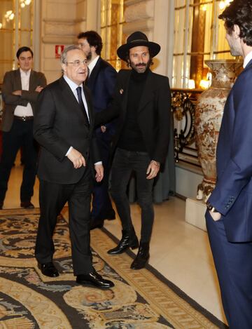 V Edici?n de la Cena Pirata. Florentino P谷rez, presidente del Real Madrid y el cantante Leiva.