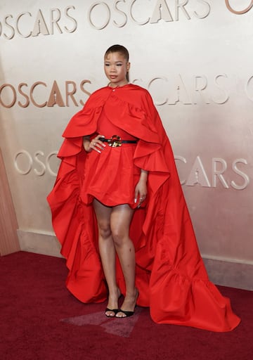 Storm Reid posa en la alfombra roja del Dolby Theatre.