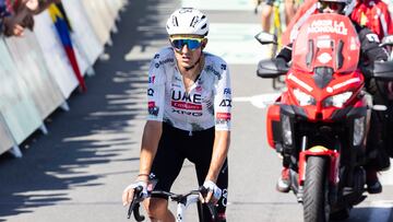 Los españoles en el Tour: susto para Marc Soler y Enric Mas salva el trámite