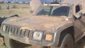 <b>HUMMER DE BARRO. </b>Así quedó el coche de Al-Attiyah ayer.