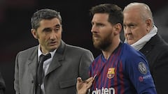 Ernesto Valverde da instrucciones a Messi antes de entrar a jugar en el partido de la fase de grupos de la Champions contra el Tottenham.