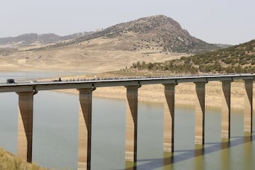 Embalse del Zjar, en la provincia de Badajoz, que recoge las aguas del Guadiana. Agosto de 2023.
