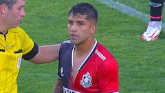 La escena más curiosa del fútbol chileno: se rajó una camiseta y la solución sorprendió a todos