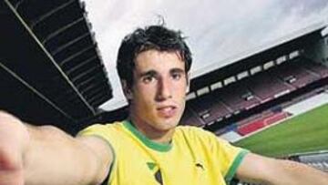 <b>A LO GRANDE. </b>Javi Martínez, por el que el Athletic pagó el pasado mes de julio 6 millones de euros a Osasuna, se estrena hoy en Primera División. Su carrera en la categoría arranca en La Catedral y en Canal +.