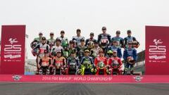 Foto de familia de los pilotos de MotoGP.